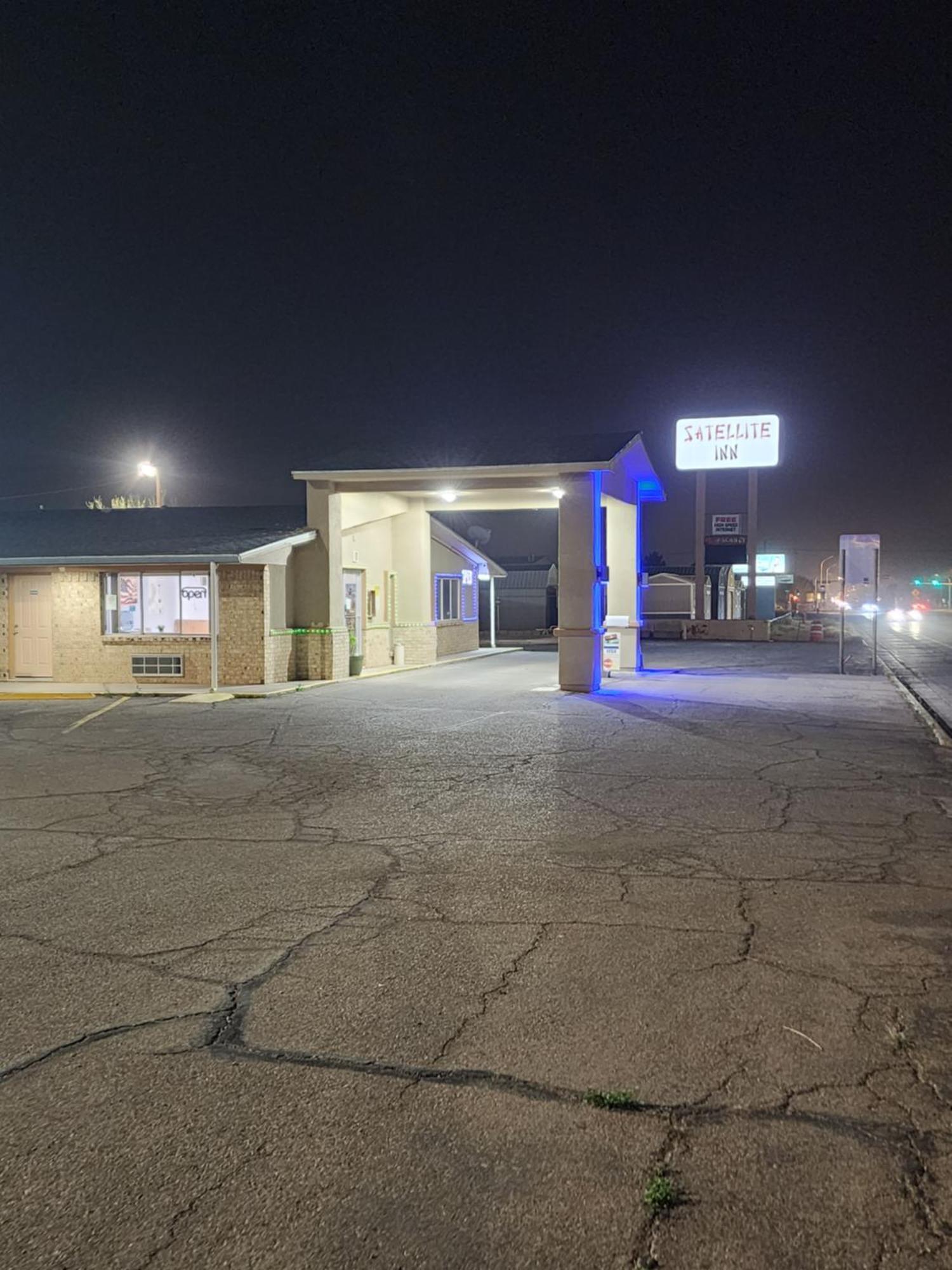 Satellite Inn 阿拉莫戈多 外观 照片